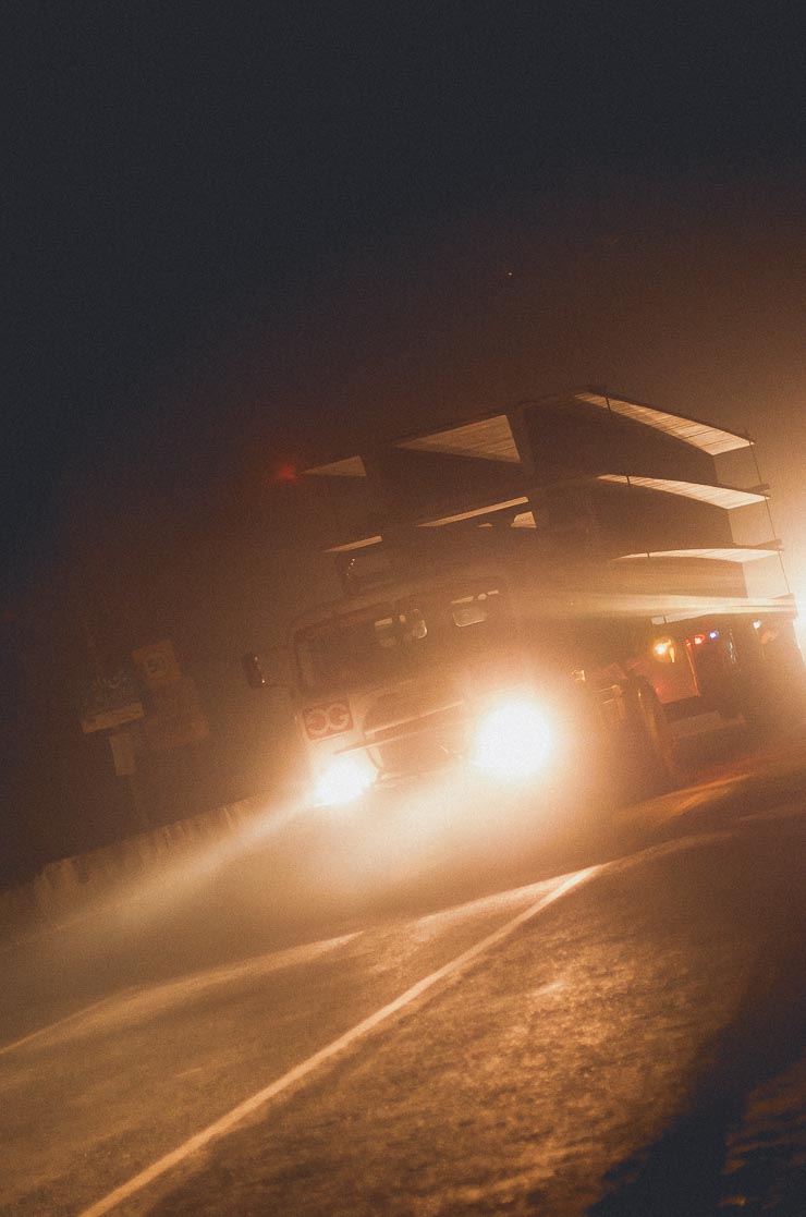 Trafikken stilnede af om natten, men der var stadig rigeligt med den. Det var mest lastbiler og de kørte typisk meget langsomt og med tungt læs.