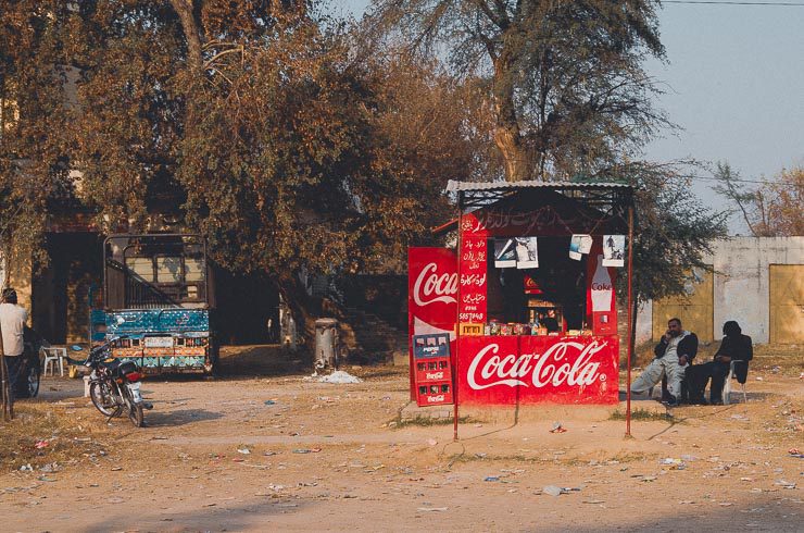I 1990 var det Pepsi som dominerede men i 2014 var det Coca Cola, som havde fået overtaget markedet.