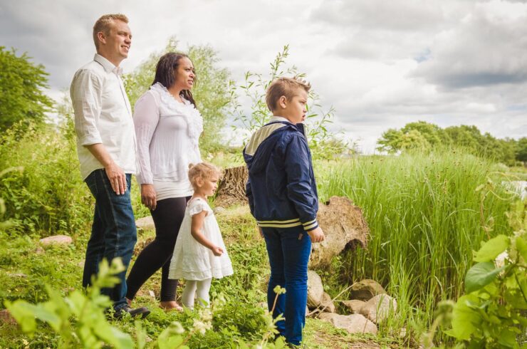 Portræt på udendørs lokation med natur