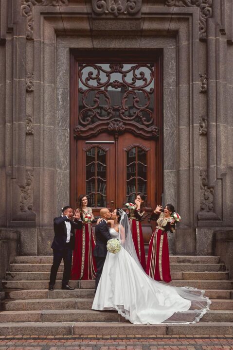 Bryllupsfotograf: Bryllupsbillede af etnisk par