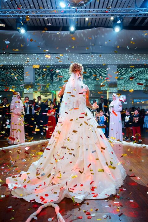 Bryllupsfotograf tyrkisk: Tyrkisk brudepar danser under bryllupsfesten