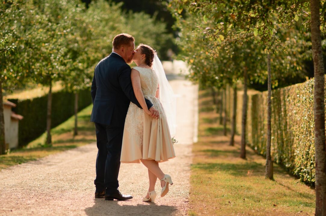 Fotograf til bryllup - bryllupsportræt - Berstorffsparken