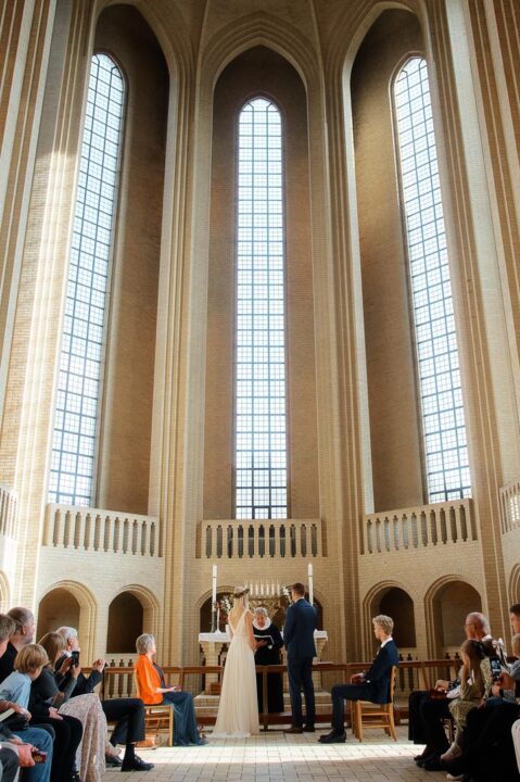 Bryllupsfotograf København - Vielse i Grundtvigs Kirke